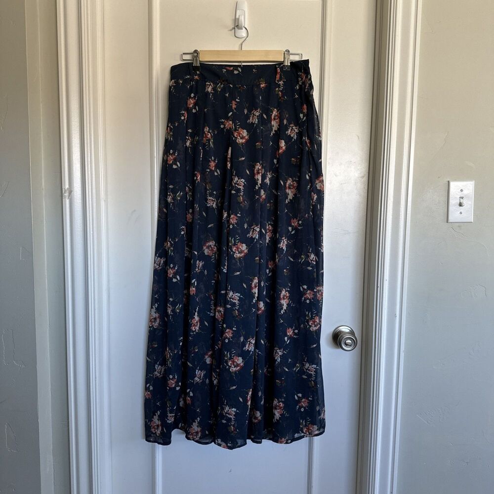 Abercrombie & Fitch Size 10 Wide Leg Pants Shorts Women’s Navy Flowy Floral